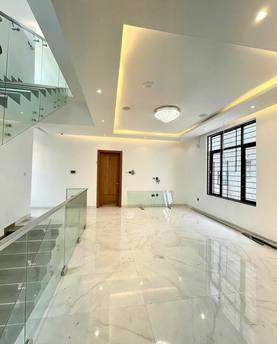 Ifechi_Ezenwaji's tweet photo. LUXURY 5 BEDROOM FULLY DETACHED MANSION
LOCATION: Iekki phase1
Price: 320m
Features:
-Fully automated
-Fitted ACS
-45Kva Generator
-Inbuilt sound system
-Astro turf
-Porcelain Tiles
-Walk-in closet
-Swimming pool
-Fitted Kitchen
-Jacuzzi
#lautech #bobrisky ric hassani ponzi https://t.co/kamGSaDMXz