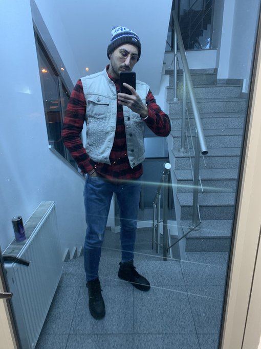 Hello guys stay close tonight i will pe online on chaturbate on my profile badfuckerr @MaleCams @MaleCams3<a href="/tag/master"class="tags"><span>#master</span></a><a href="/tag/smoker"class="tags"><span>#smoker</span></a>