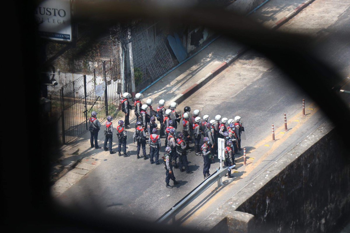 The protesters to military coup near Myaenigone and Hledan junction in Yangon, Myanmar were broken up by the police force today and some youths were arrested. 
#WhatsHappeningInMyanmar
#anticoupprotestyangon