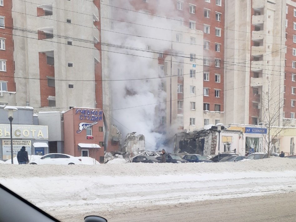 Взрыв в нижнем новгороде сейчас. Взрыв газа Мещерский бульвар. Взрыв газа на Краснодонцев 17. Взрыв на Мещере Нижний Новгород. Самурай на Мещерском бульваре Нижний Новгород.