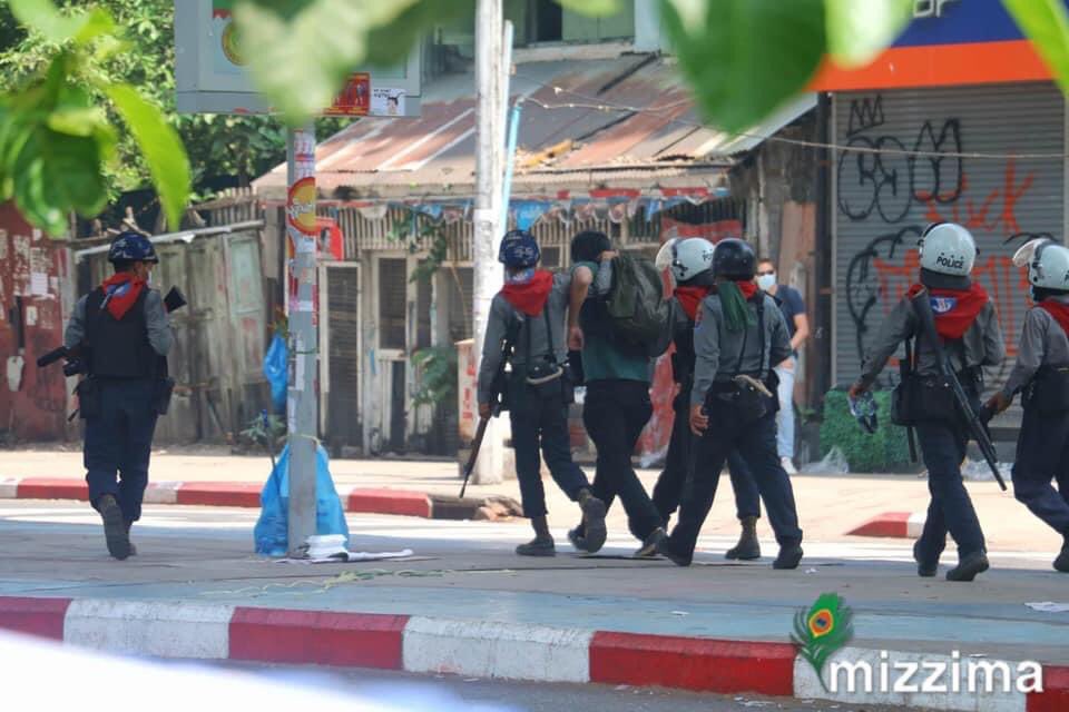 thomas_aato's tweet photo. 在ミャンマー日本国大使館/Embassy of Japan in Myanmar 
Reported that One Japanese Reporter was arrested at Hledan in this afternoon
#WhatsHappeningInMyanmar
#HearTheVoiceOfMyanmar https://t.co/Ihgp9LHdeP