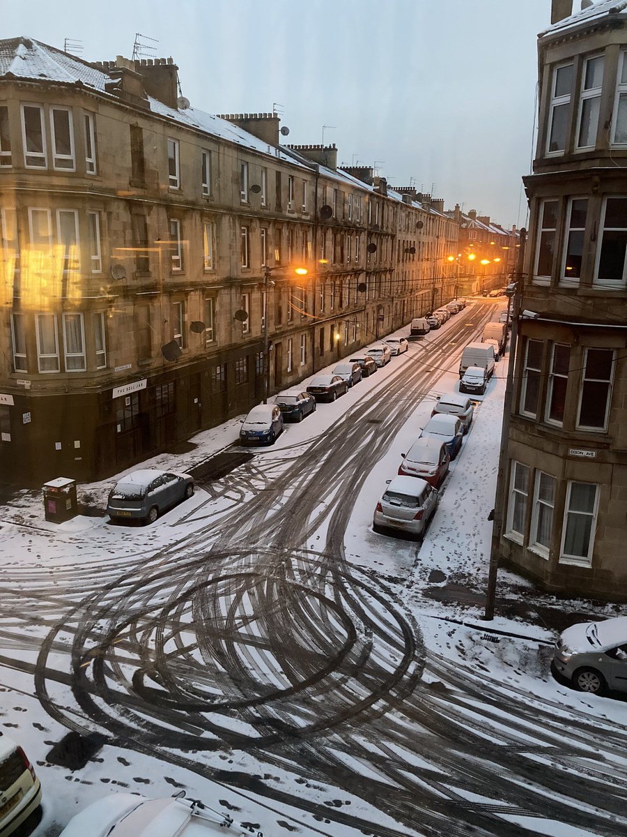 Satisfying tyre tracks in the snow this morning!