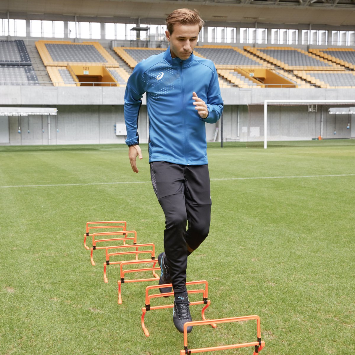 SergiSamper's tweet photo. Preparado para mi tercera temporada en Kobe! Muchas ganas de estrenar las nuevas @ASICS_JP Ultrezza de color negro! Vamos! 😉💪🏼⁣

神戸での3シーズン目に向けて準備万端です！アシックスさんの新作『ウルトレッツァ』の黒色をリリースすることが出来て嬉しく思います！バモス！😉💪🏼⁣ https://t.co/U3FMUDiZIK