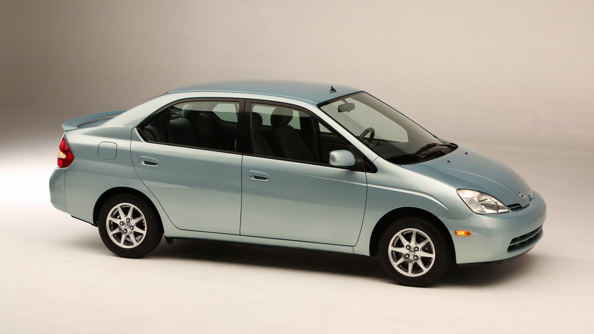 the_hybrid_guy's tweet photo. Thinking of selling your Prius? Maybe re-think that strategy..https://t.co/xXz5scyBFH #prius #thehybridguy #toyota #greencarmovement #maniamtired #istheweekendhereyet? https://t.co/AueQAYQfI3