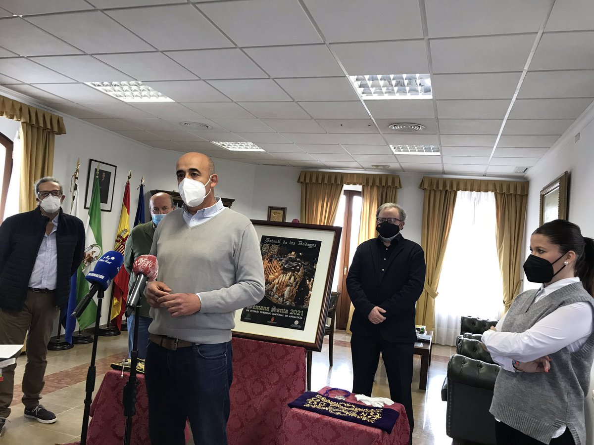 Presentación del Cartel de Semana Santa 2021 en Setenil de las Bodegas.
Autor: Mario J. García Vargas
<a href="/LosPueblosmbe/">Pueblos más bonitos</a> <a href="/viveandalucia/">Vive Andalucía</a> <a href="/CadizTurismo/">Turismo de la provincia de Cádiz</a> <a href="/cadizprovincia/">#cadizprovincia</a> <a href="/ElForoCofrade/">ElForoCofrade.es</a> <a href="/andaluciacof/">Andalucía Cofrade OC</a> <a href="/VeraCruzSetenil/">Vera+Cruz Setenil</a> <a href="/LosNegrosetenil/">Los Negros</a> <a href="/FibrAlsetTV/">FibrAlset TV</a> #SemanaSanta #Andalucia