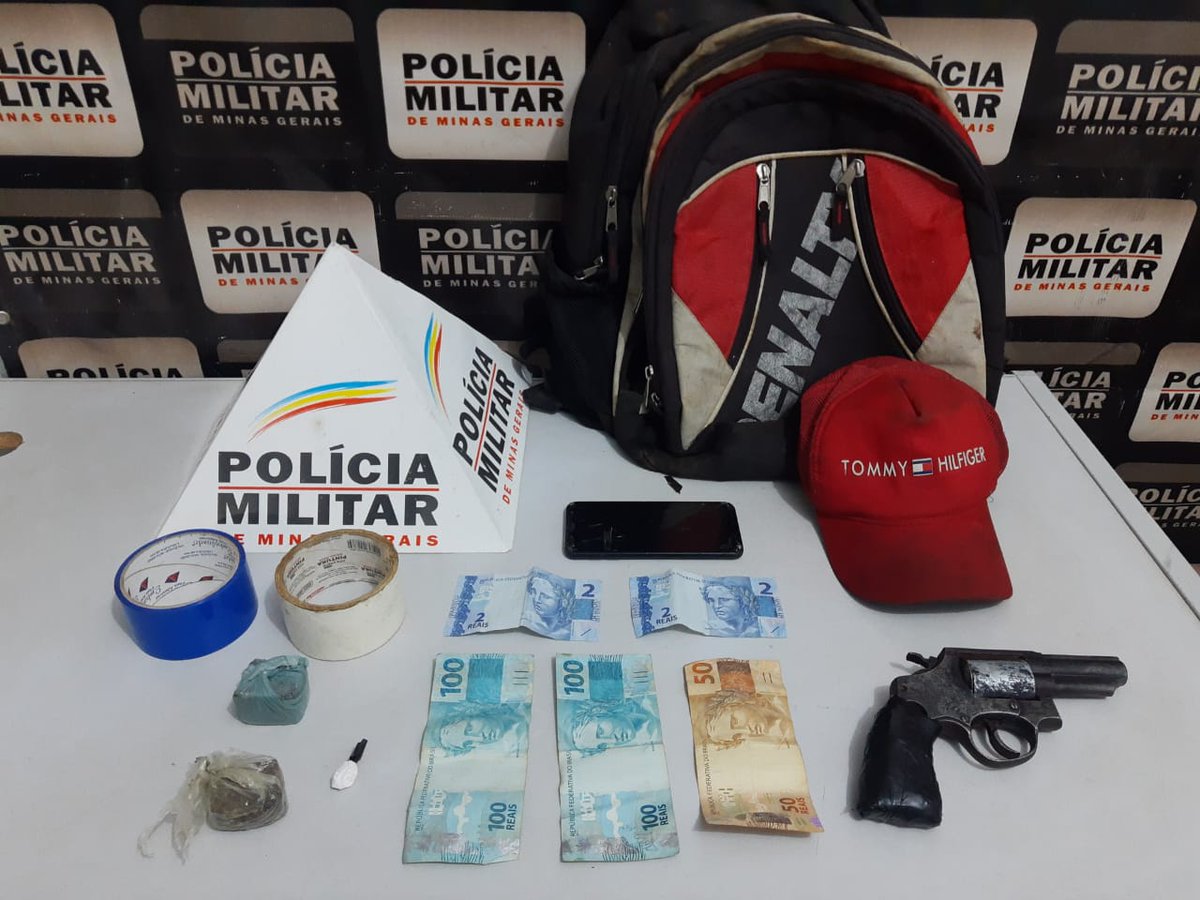 HMagaiver's tweet photo. GUAXUPÉ- LADRÃO é preso pela PM com moto roubada e drogas, estava armado e reagiu a prisão https://t.co/IChz1Euh1v https://t.co/FdnA0l3Ju8