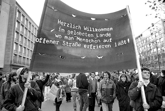 Ein neues Layout gibt uns tolle neue Möglichkeiten für thematische Fotoseiten. Wir starten mit einem Umbruch Spezial rund um die #BerlinerMauer. Fotografische Impressionen vom Tag des #Mauerfall und aus 30 Jahren Ost-West-Geschichte. umbruch-bildarchiv.org/themenkategori…
#Berlin #9November