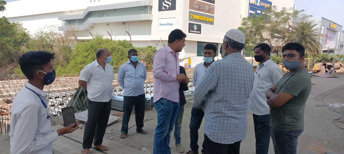 Deepakthakur_1's tweet photo. Today Visited #Link_Road at (HyperCity Nalla) to review the on going work along with @MumMetro & Bridge Department officals. #Ward50 #Goregaon ! @VidyaThakurBJP ji https://t.co/uBesBAKX0F