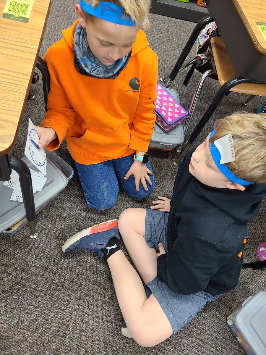 Reviewing time with our favorite game, Hedbanz! ⏰ #successinsecond #ipseagles #citrusschools