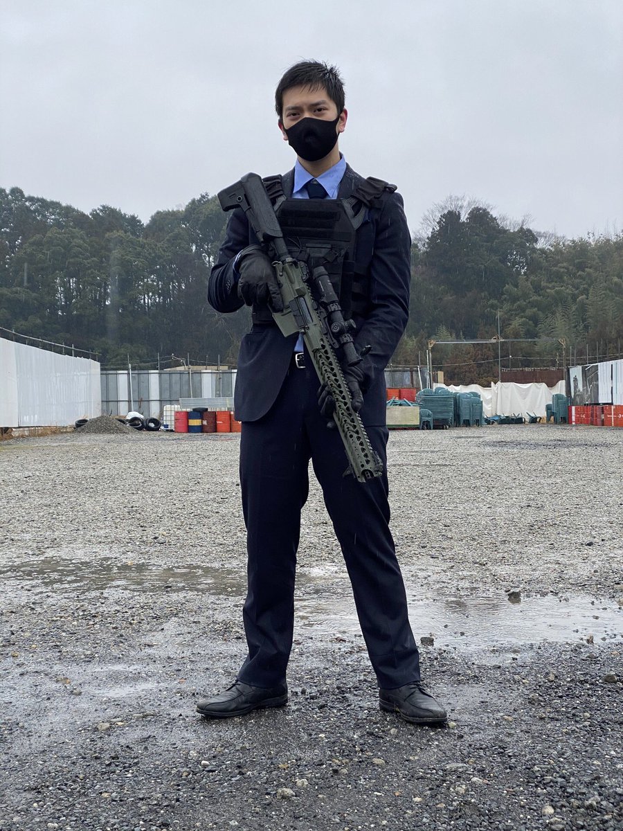 Uzivatel オロチュリオン Na Twitteru ポーズのバリエーションが少ないので銃構えるか突っ立ってるかしかない