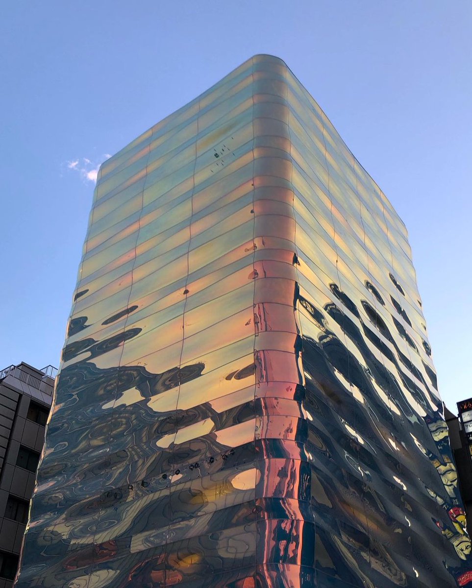 X 上的ᗩᑎᗩ ᗪ'ᗩᑭᑌᘔᘔO：「The New Louis Vuitton Building in Ginza, Tokyo by Jun  Aoki Architects  / X