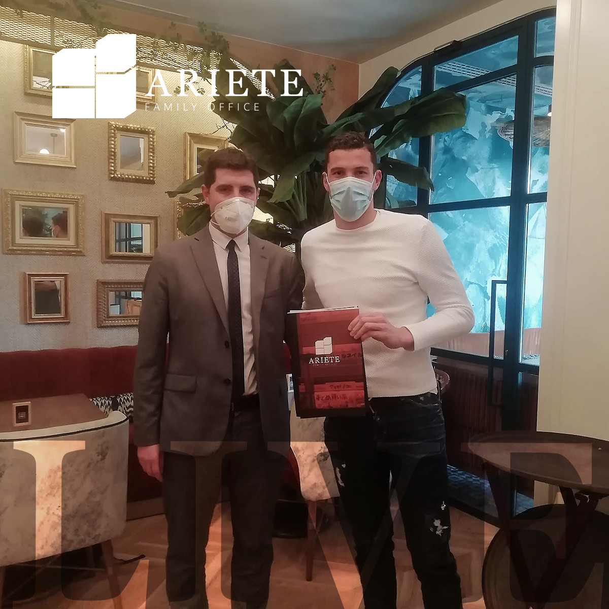 Arietecapital's tweet photo. ARIETE LIVE I Esta semana hemos viajado por España para presentar el Plan Vital Patrimonial de la temporada 20-21 a algunos de nuestros clientes 😉.
#ArieteLive #ArieteFO #ArieteFamilyOffice #ArieteLifeStyle #ConsejerosPatrimoniales #Patrimonio #Fútbol https://t.co/ITts1f3QJO