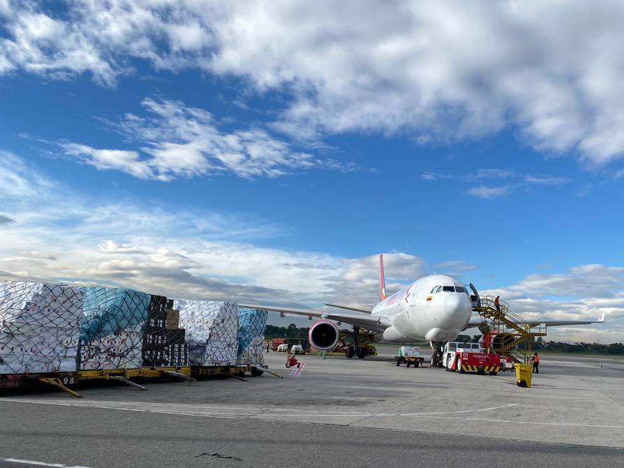 Pese a pandemia, transporte aéreo de flores fue el segundo mejor en ocho años ► ow.ly/OxGJ50DKH9m