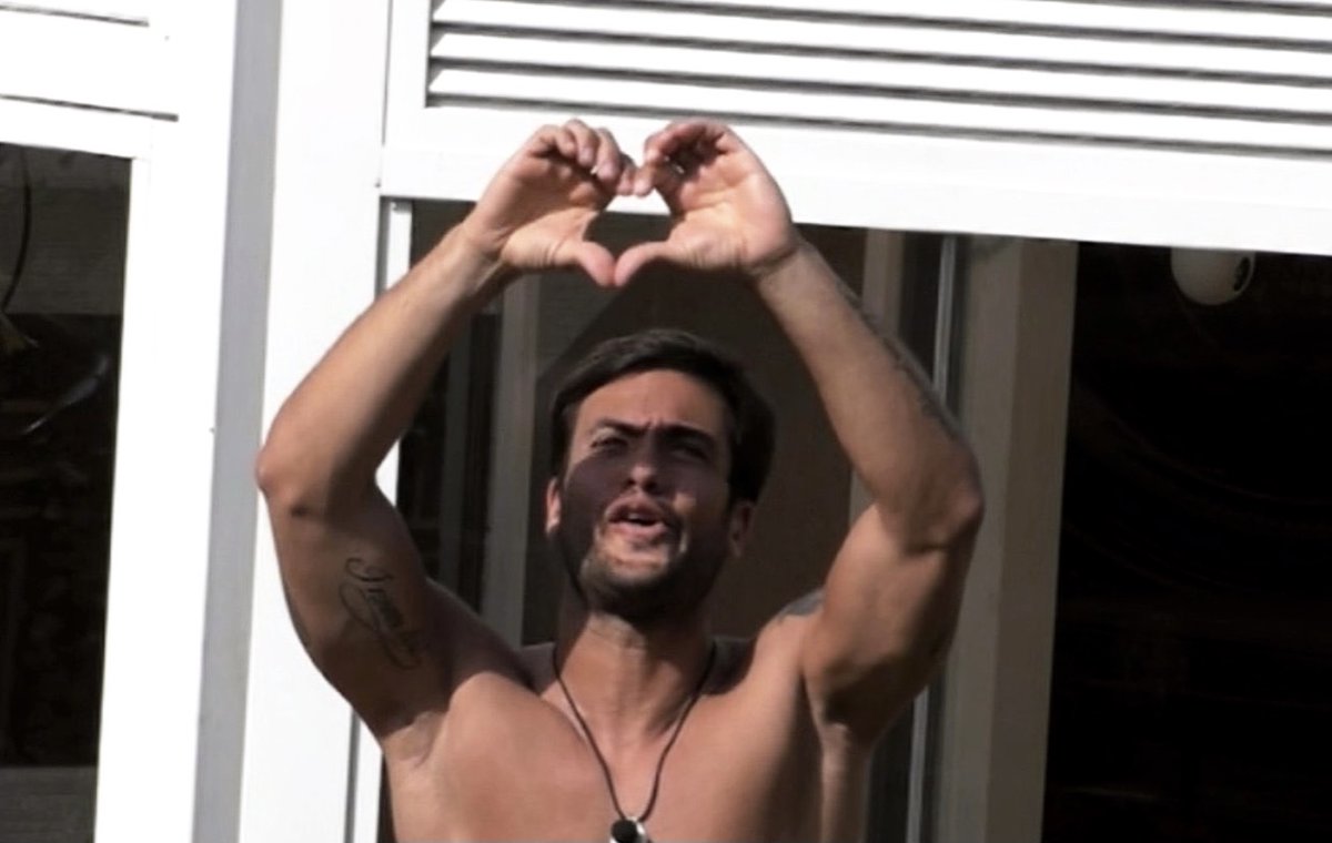GiveMeAmnesia_'s tweet photo. Fiera di aver fatto parte di questo fandom,che ha sempre supportato l’amore con amore. Che ha sempre inviato aerei rispettosi degli altri ed è sempre stato dalla parte giusta nei modi giusti. Perché chi supporta l’amore non sparge odio ma valorizza solo le cose belle❤️

#PRELEMI https://t.co/HY9sIGvuG0
