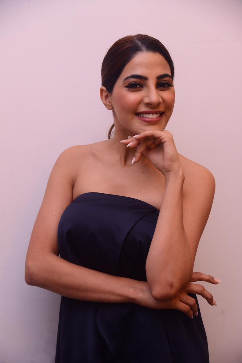 indiacom's tweet photo. #BiggBoss14 contestant #NikkiTamboli spotted in the city. Doesn't she look lovely?
.
.
.
#spotted #bigboss #bb14 https://t.co/xclz8TTT72