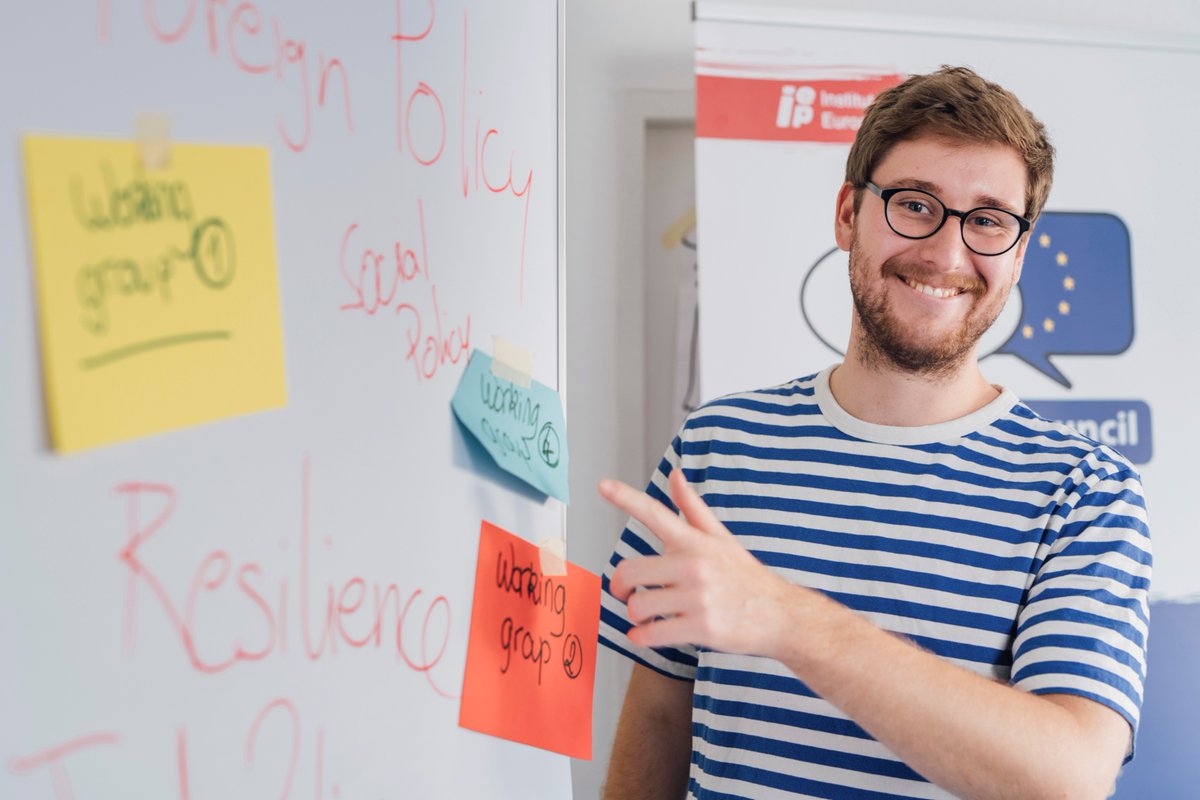 EngagEU_Project's tweet photo. Meet young people from across #Europe and develop your own ideas and demands for the Slovenian Council Presidency – Apply for #EngagEUrCouncil and influence European politics! Discover the project: https://t.co/Ftb2wbLSLq https://t.co/JLN63ETJJh