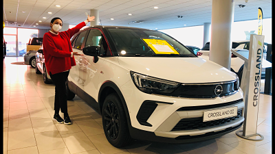 AutoPalas_Opel's tweet photo. ¡Atractivo y práctico! 🤩

Nuevo #OpelCrossland, el héroe de tu día a día. 

#FelizViernes

#TeamOpel https://t.co/CIkU4DSLmD