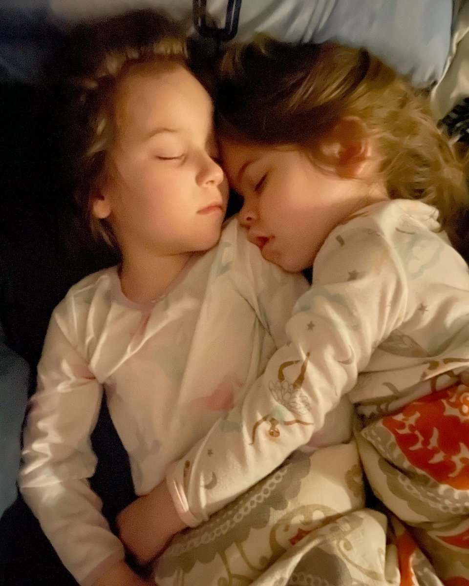 AllHall901's tweet photo. #AddyG #EasyE #Sistersnuggles https://t.co/apEOV7hmXw