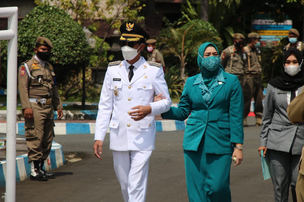 banjarkab's tweet photo. Martapura, InfoPublik - Resmi sudah, Bupati dan Wakil Bupati Banjar terpilih periode 2021-2024 dilantik oleh Pj Gubernur Kalsel, Safrizal ZA atas nama Kemendagri, Tito Karnavian.
Pelantikan dilaksanakan di Gedung Mahligai Pancasila bersamaan dengan sejumlah kepala daerah terpilih https://t.co/nK5wrtlMaU