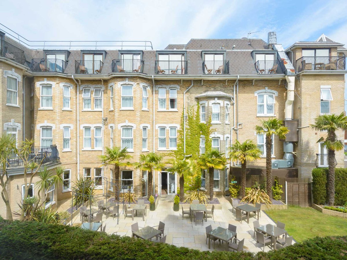 #FREEBIEFRIDAY We have teamed up with <a href="/connaughthotel/">The Connaught Hotel</a> to give you the chance to ⭐#WIN⭐ a two-night luxury spa break for two!

⭐ Win a spa treatment, an afternoon at the spa and a 3-course dinner in their AA Rosette restaurant!

Enter at yourberksbucksoxon.wedding/giveaways before 2/4/21