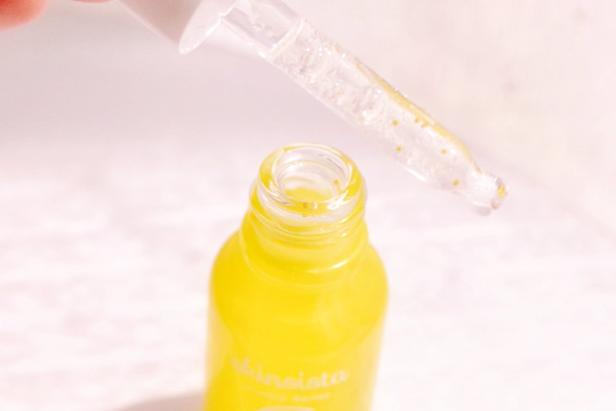 fatkidzblue's tweet photo. Skinsista vit C เซรั่มเพื่อความกระจ่างใสของผิว จุดเเ่นคือมีเม็ดบีทสีส้มๆ พอทาแล้วก็จะละลาย ช่วยลดรอยดำด้วย ข้อดีคือเซรั่มเบาสบาย ราคามิตรภาพ ร่วมโปร #ชิ้นที่สอง1บาท ด้วยจ้า https://t.co/gduU119vsD
