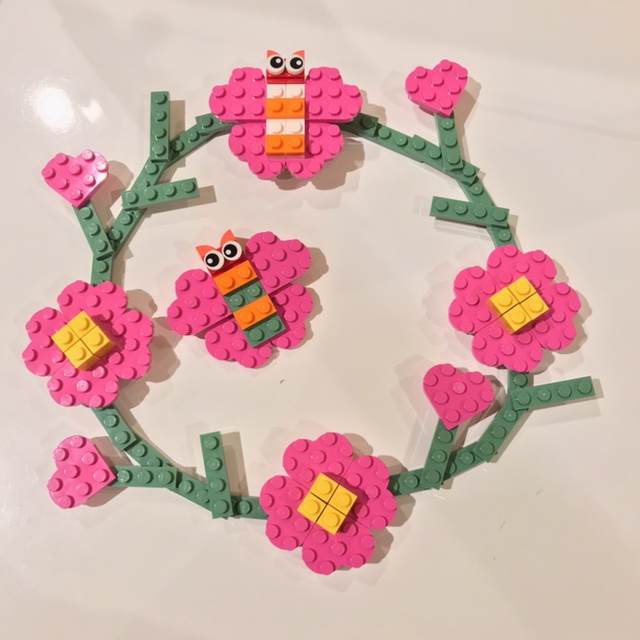 レゴストア ベネリック 佐野店 お花にちょうちょが集まってきたよ お花のリースはお部屋に飾ったり それぞれ外してバッグや帽子に付けてもかわいいかも 自分だけの作品を作っちゃおう 在庫状況は 各店舗へご確認くださいませ Lego レゴ