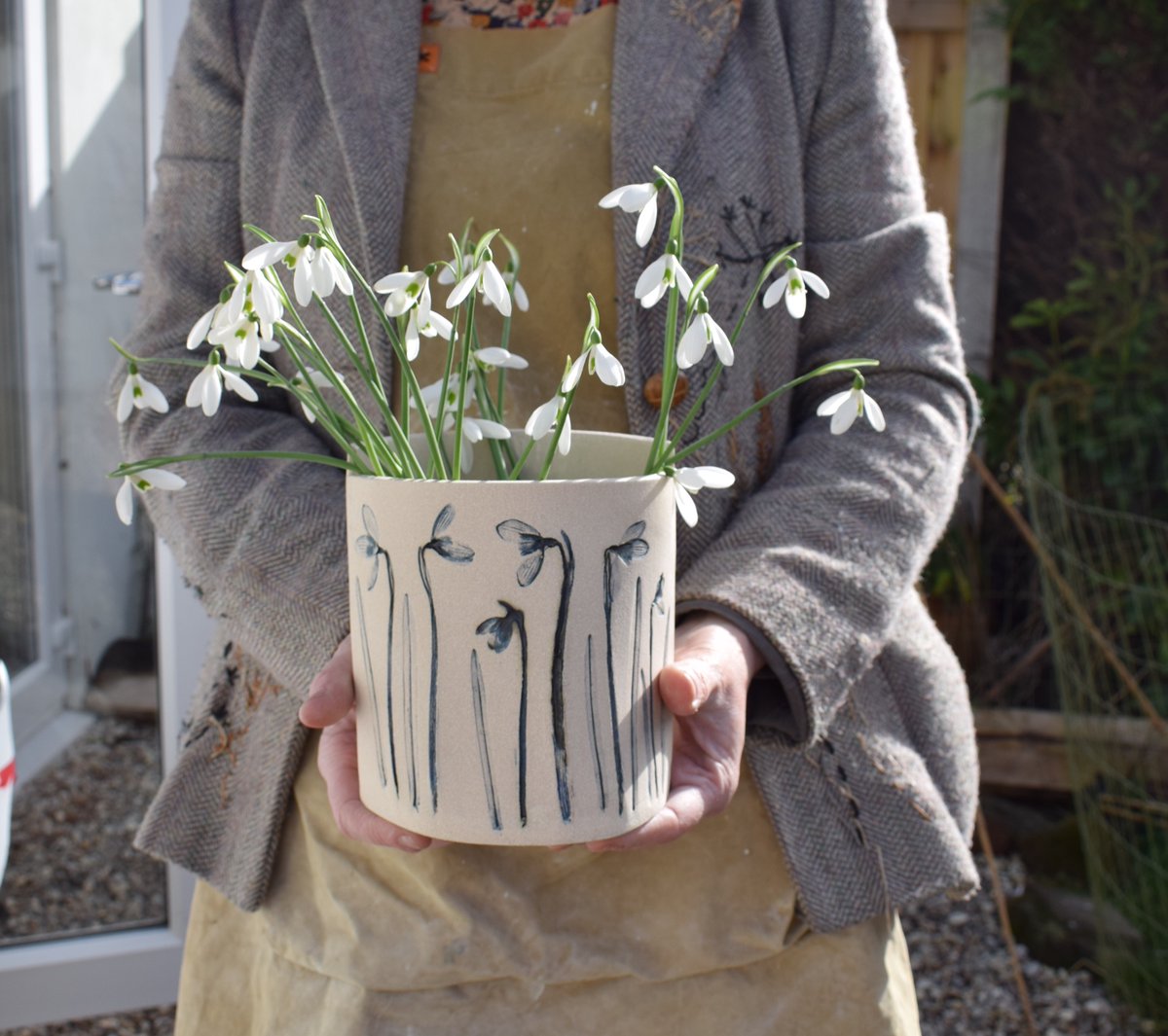 CeramicBotanist's tweet photo. I have a shop update at 8pm https://t.co/Lhe8xD92Ks
Snowdrop vases, allium vases and lots more 
@folksy @chestertweetsuk #ceramics #gardenlovers #Flowers https://t.co/bgHWuSuVzP