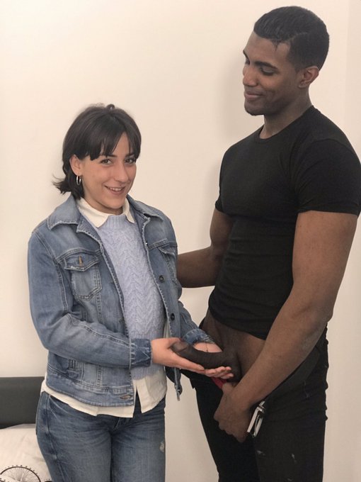 Manea  Casting pour le magazine union  Toute premi&egrave;re fois devant une cam&eacute;ra https://t.co/t2ka59jVar