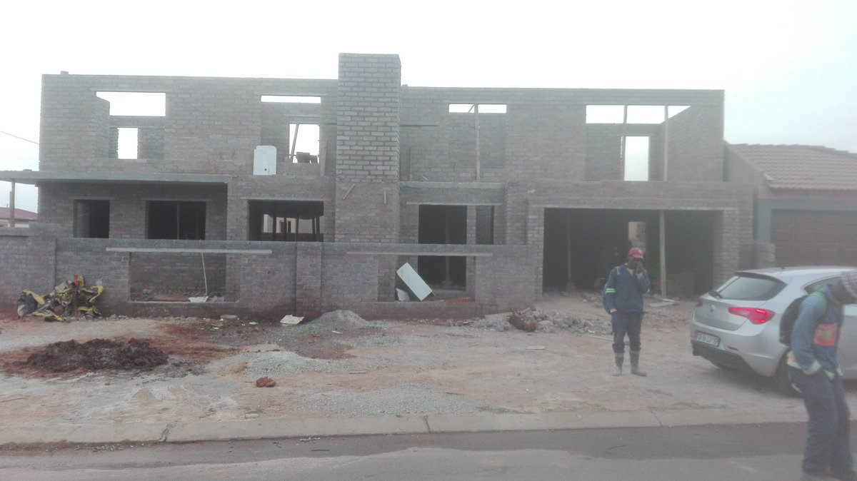 Mateko_PtyLtd's tweet photo. If you want to build or do extension,We can turn your vision into a reality Contact/whatsapp us 067 2945 538 #malema #eNCAmustfall #hillbrow #AskAMan #nonku #NameDropping #My2021 #VoetsekEFF #BabyWam #LindsayDentlinger #ForeignersMustleaveSA #zulu #StandardbankZA #marketing https://t.co/dOl84ULs8y