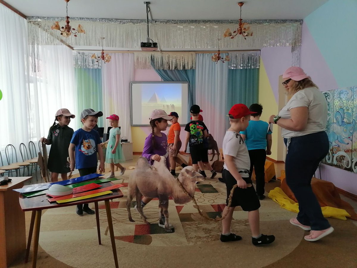 Сегодня дети группы "Белочка" совместно с воспитателем совершили занимательное путешествие в страну Египет и познакомились с разными старинными и современными мерками.