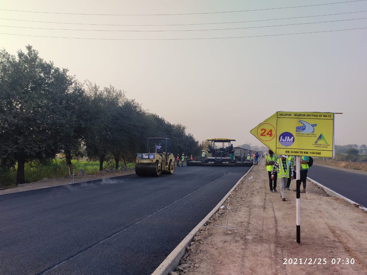 राष्ट्रीय राजमार्ग प्राधिकरण (@NHAI_Official) ने हाल ही में सोलापुर-विजापुर राजमार्ग पर 4-लेनिंग कार्य के अंतर्गत 25.54 किलोमीटर के सिंगल लेन डांबरीकरण कार्य को 18 घंटे में पूरा किया है, जिसे 'लिम्का बुक ऑफ रेकॉर्ड्स' में दर्ज किया जाएगा।