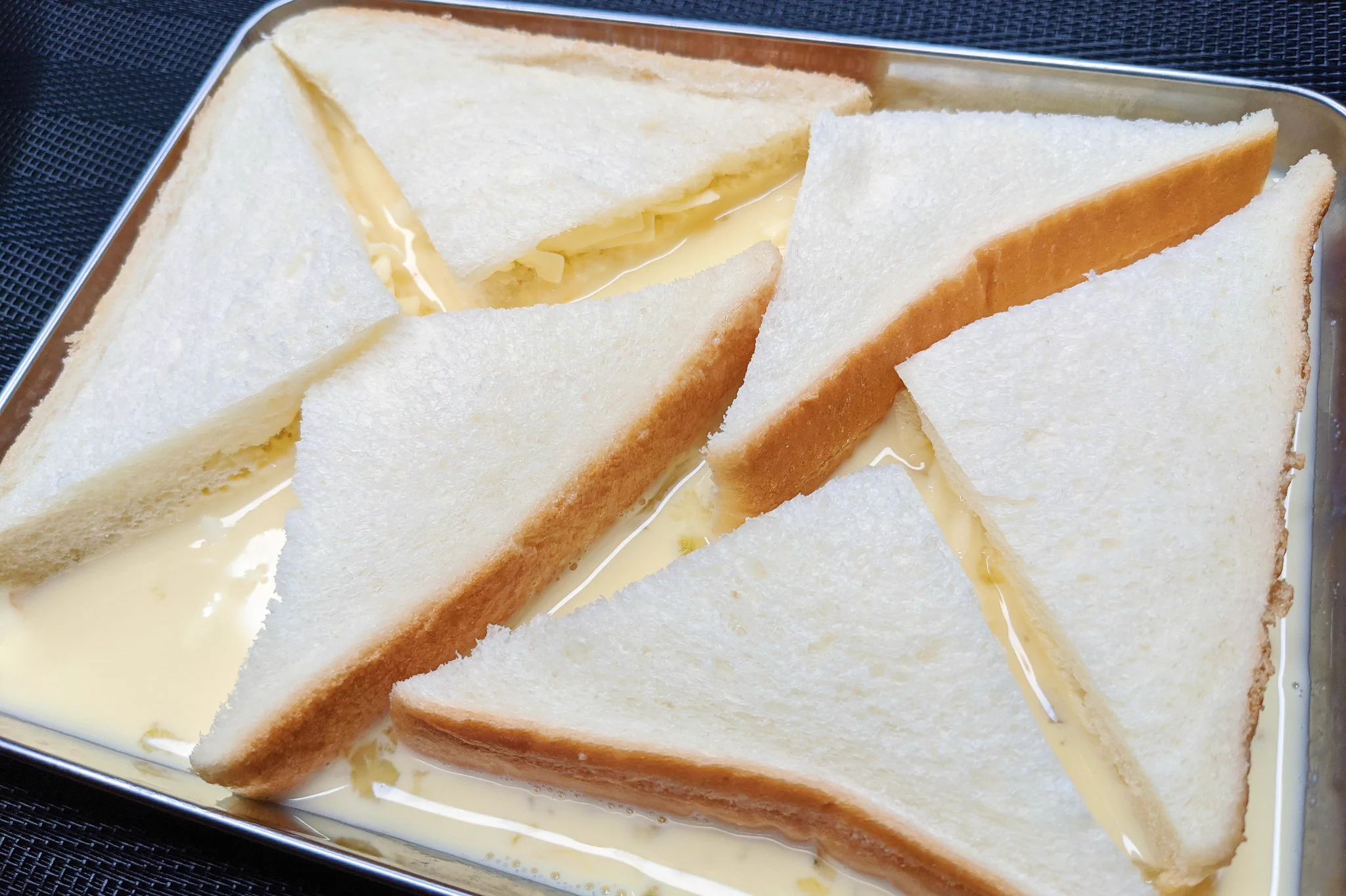 フワフワだけじゃない！サクフワが特徴のチーズ入りフレンチトーストレシピのご紹介！！