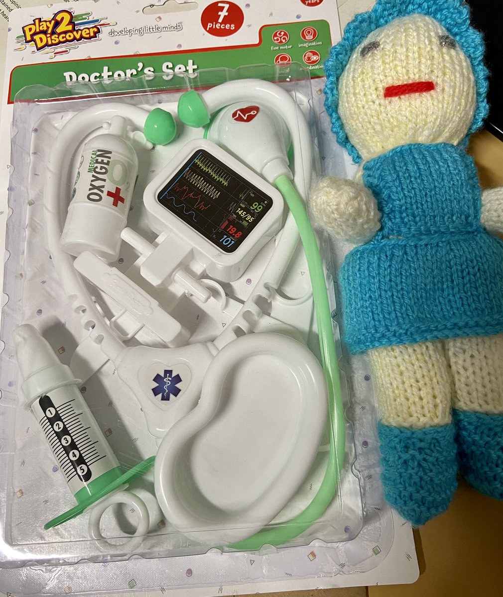 Socially distanced nighttime farewell to the remarkable Dr Matt. #paediatrics#ward8#PAU <a href="/LancsHospPaeds/">Paediatrics</a> <a href="/AmeliaJConway/">Amelia Conway</a>