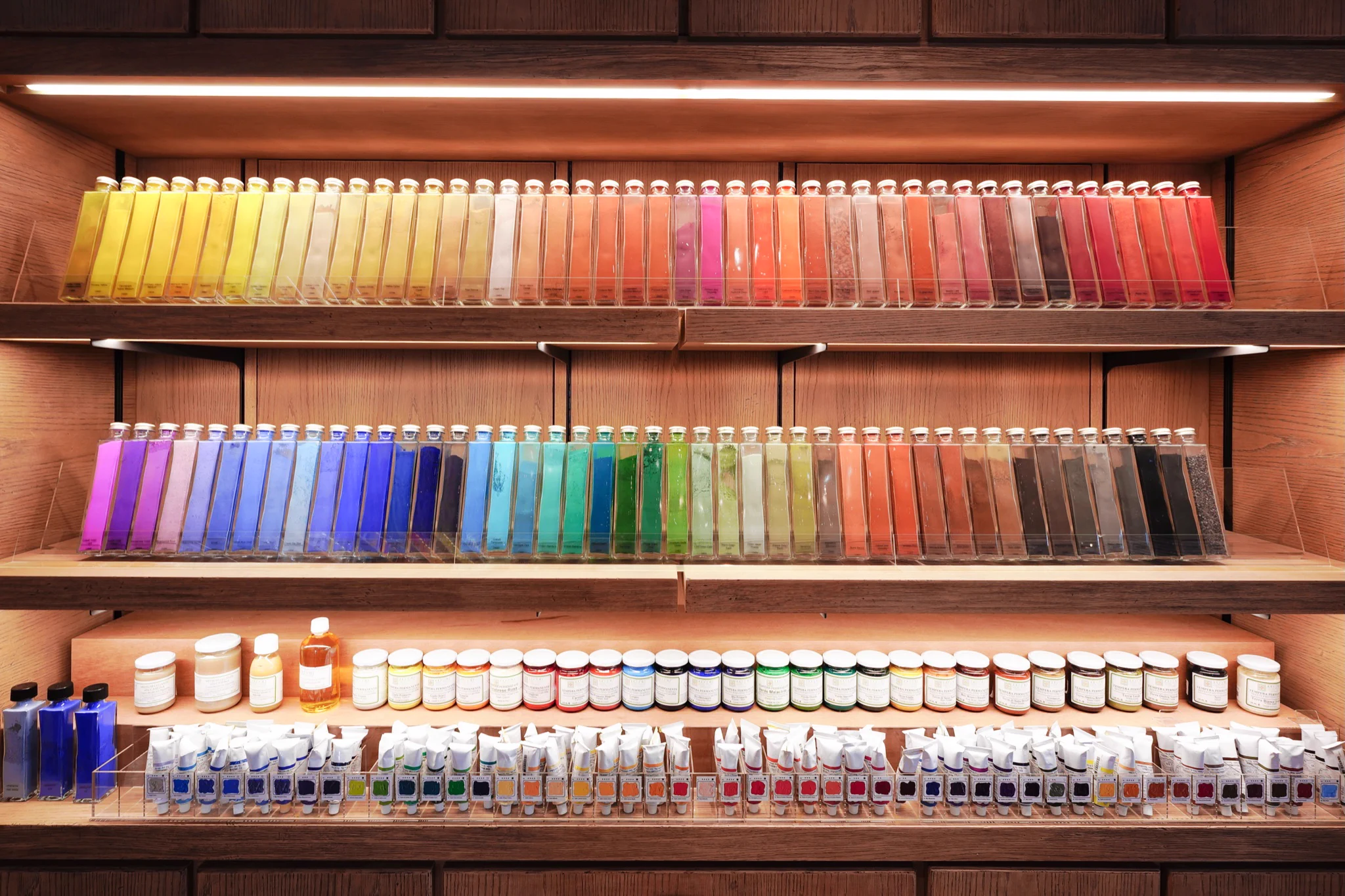 思わずテンションが上がってしまう？東京にある画材屋の展示が美しい！