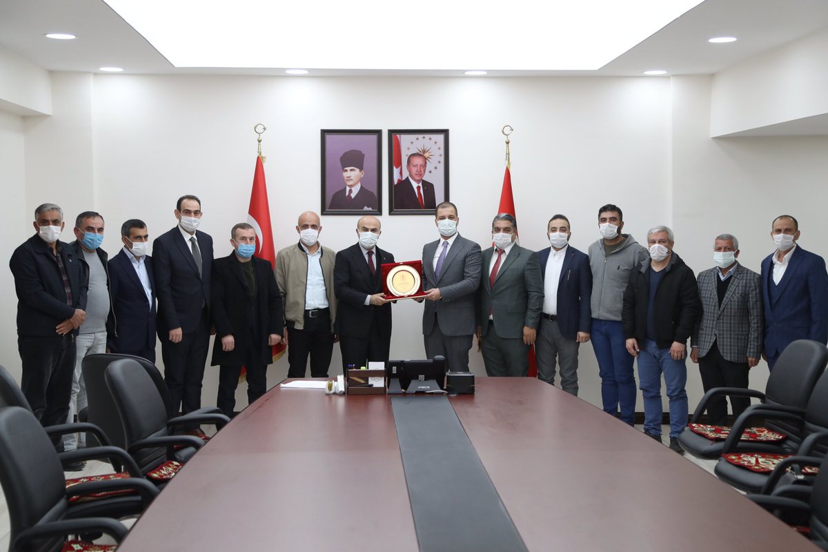 mahmutdemirttas's tweet photo. Nusaybin Esnaf ve Sanatkarlar Odası Başkanı Ömer ÖZEL ve Nusaybin Kapalı Çarşı Esnafımız ile bir araya gelerek talep ve görüşlerini dinledik. https://t.co/ouhZq8fkMh