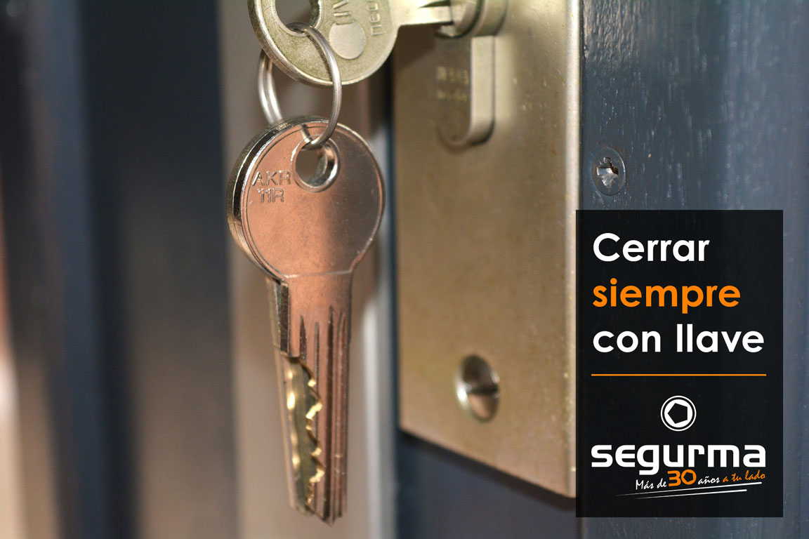 🔶 Cerrar la 🚪 siempre con llave evita que los #Ladrones 👤 puedan utilizar el método del #Resbalón 💳 para entrar en tu #Hogar. Aunque sean 5 minutos ¡cierra siempre con llave 🔐  !