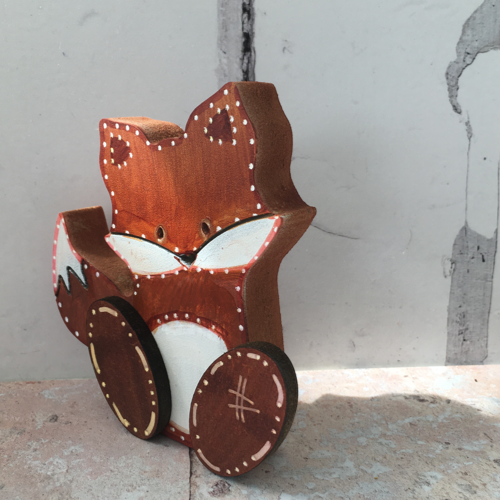 Super cute little shelf sitting fox (better not say that too quickly)! 

<a href="/SixpennyStudio/">Sixpenny Studio</a> 

folksy.com/items/7667506-…