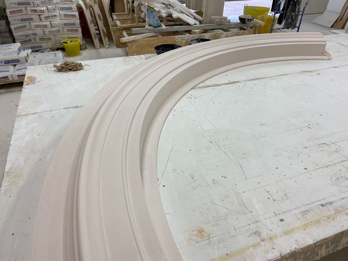 Artisan_Plaster's tweet photo. On the bench today: This is one half of an arch we are recreating as part of a grand ballroom restoration in central London.
#plastercraft #arch #fibrousplaster #plastermoulding #restoration #decorativemoulding #ballroom #london https://t.co/Hs1b2y7dfg