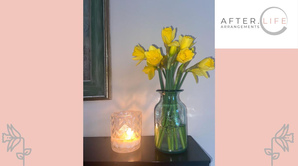 ALArrangements's tweet photo. Spring is in sight and I can feel it in the air. There is change in the air and even though we can still see and feel the frost, the sun is shining through and the daffodils are breaking out. They really brighten up my day. #spring #flowers #cheshire #marton #knutsford #prestbury https://t.co/rOlrw08Pmj