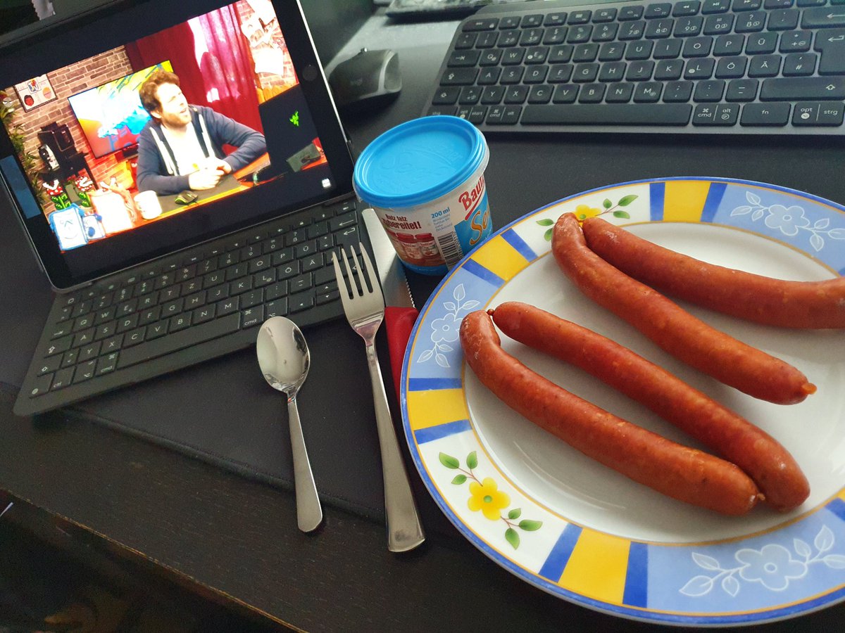 PattelRanger's tweet photo. Hey Tini, #ratemyteller #moinmoin #moinmoinmoin #rocketbeanstv https://t.co/hFESpyZj42