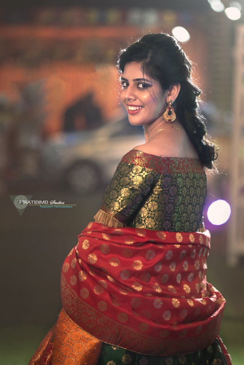 Pratibimbstudio's tweet photo. Expressing the boldness of beauty through fashion.❤️💚

#portfolio #portrait #portraitphotography #portfolioshoot #fashion #photoshoot #fitness #PicOfTheDay #cute  #fashiontrends #weddings #weddingphotography #fashionphotography #fridaymorning #FridayFitness #pratibimb_studios https://t.co/4aEVeS2FtI