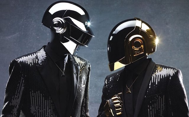 Turbo3r3's tweet photo. Hoy ⚠️ Especial #DaftPunkForever con las voces de: 
✅ @guillemilkyway 
✅ @zaharapop 
✅ @alizzzmusic 
✅ @MarcDorian 
✅ @elyellamusic 
✅ @AmatriaSoy 
✅ @Delaportemusic 
✅ @WISEMENPROJECT 
✅ @mrdavidkano
✅ @innmirdj 
✅ @paraphantoms 
✅ @LosInvadersband 

@radio3_rne https://t.co/LTUNuo8Q1Q