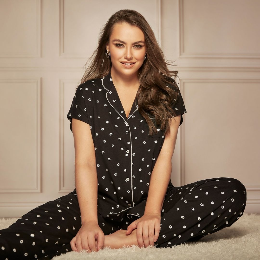 yoursclothing's tweet photo. ...and chill 😴 Who's getting cosy tonight? 💘

ICYMI we currently have £1.99 delivery… https://t.co/RBXl7dkEEP

#curvefashion #confidence #curve #bodypositivity #curveblogger #plusfashion #plusstyle #plusfashionbrand #fashion #style #styling #ootd #instadaily #plussizefashion https://t.co/YDItV0zg4m