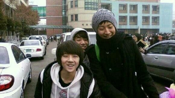 sekaisuperior's tweet photo. thinking about sehun right now.. what did he feel when he first heard the news? almost two years without his favorite hyung.. who had been there for him since they were kids.. it's "chanyeol who raised sehun"... it's breaking me to bits. hope he's doing fine. we love you, sechan! https://t.co/Rfi5USd3pS