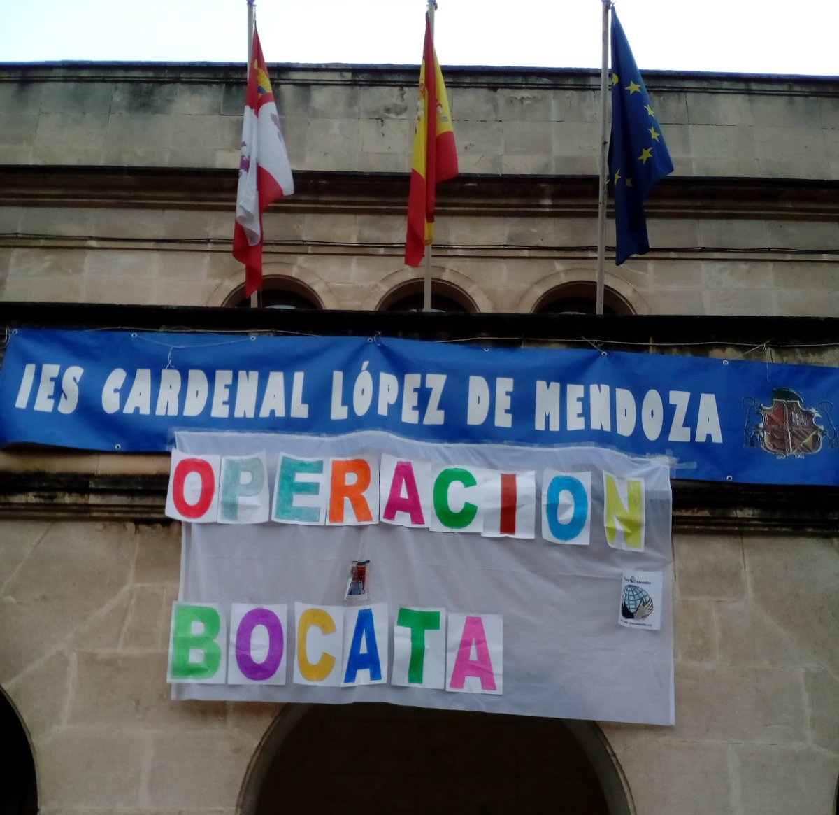 revistaSuperlop's tweet image. Los alumnos del Cardenal López de Mendoza han recaudado 350€ en la &quot;operación bocata&quot; este 12 de Febrero, que irán destinados a @ManosUnidasONGD