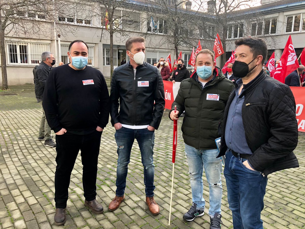 ccooindgalicia's tweet photo. #EmergenciaIndustrial
#SalvemosGalicia
@ccooindgalicia y @CCOOASTURIAS. Solidaridad entre compañeros de comunidades desbastadas por el desierto en política industrial de los gobiernos respectivos @VctorLedo1 @jmiguelconde @EugeniaFFajardo @Agmartinccoo @jmcasadol https://t.co/zERZKj6zLj