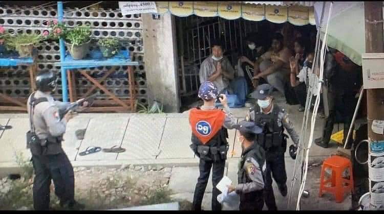 This is happening in Hletan, Yangon 
#WhatsHappeninglnMyanmar 
#Feb26Coup 
#JusticeForMyanmar