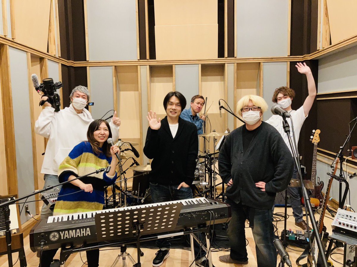 hisaaki1974's tweet photo. ビードローズの「こんなかんじです。」のSpecial Studio Liveの収録でした!
いい感じに録れたので是非見て頂きたいです‼️
(明後日には公開されるみたいです。早いw)
一発録りは緊張しますが、楽しい収録でした😊
#beadroads
#STUDIOMARK https://t.co/olsjSF5ruQ