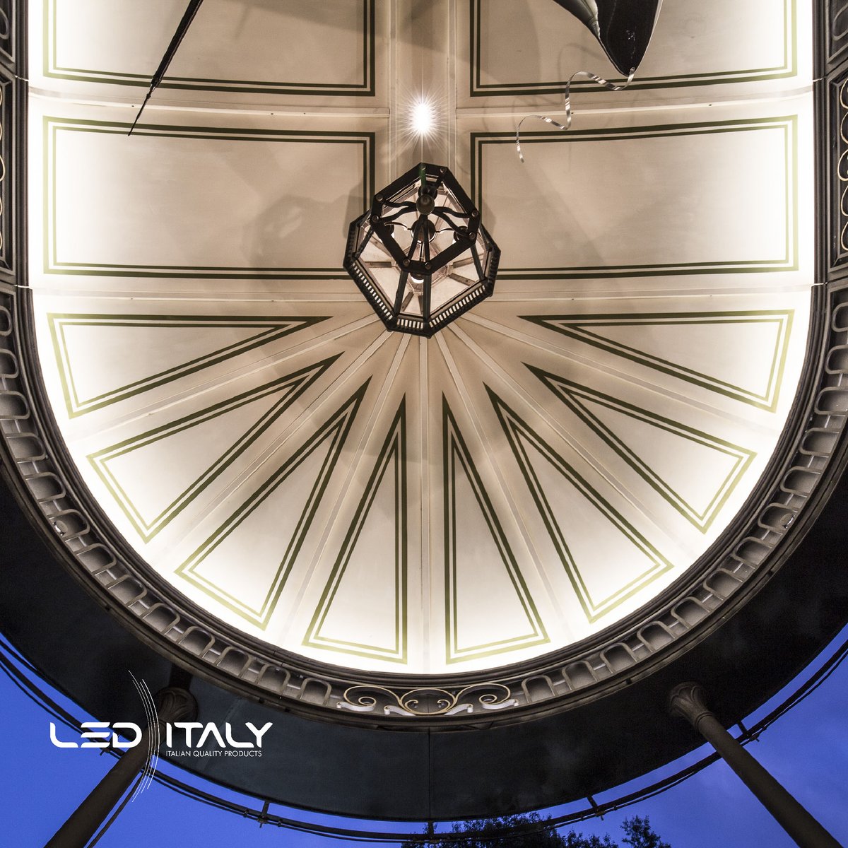 LedItaly's tweet photo. Nel centro di Milano si trova lo storico albergo milanese Hotel Principe di Savoia. I profili FLEX illuminano la struttura attraverso giochi di luce che esaltano i materiali.
Prodotto: Linea Luce Flex Midi Line 10x11mm.
Scopri la nostra collezione Flex: https://t.co/uuqujHkdou https://t.co/GsrbDvei4S