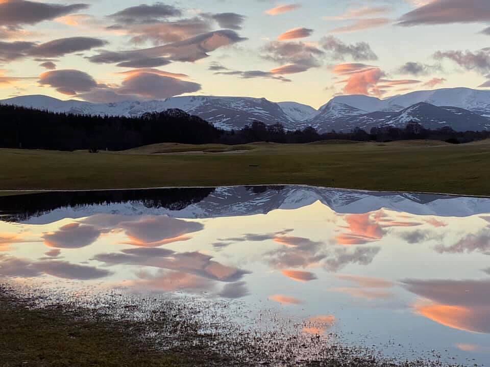 The early bird catches the worm ππ
Beautiful photo of the sunrise reflections this morning by Donna MacPherson.
#CairngormsTogether
#stayhome #staysafe #cairngorms @VisitScotland https://t.co/7nergUUDnO